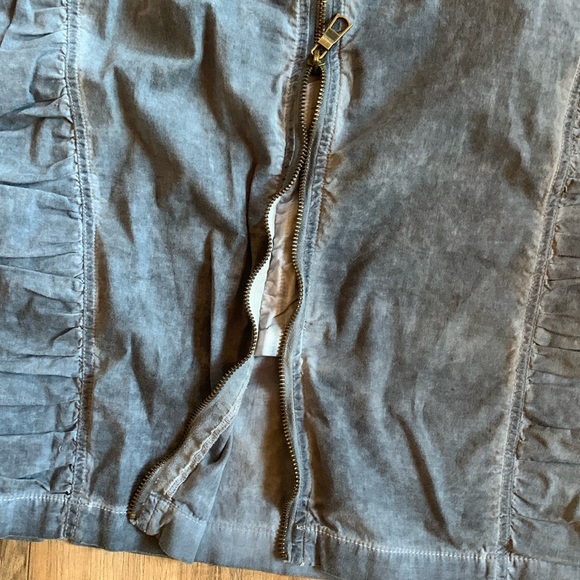 Women's XCVI Ruched Sides Sun Washed Blue Zip Back Stretch Pencil Mini Skirt L - Picture 2 of 8